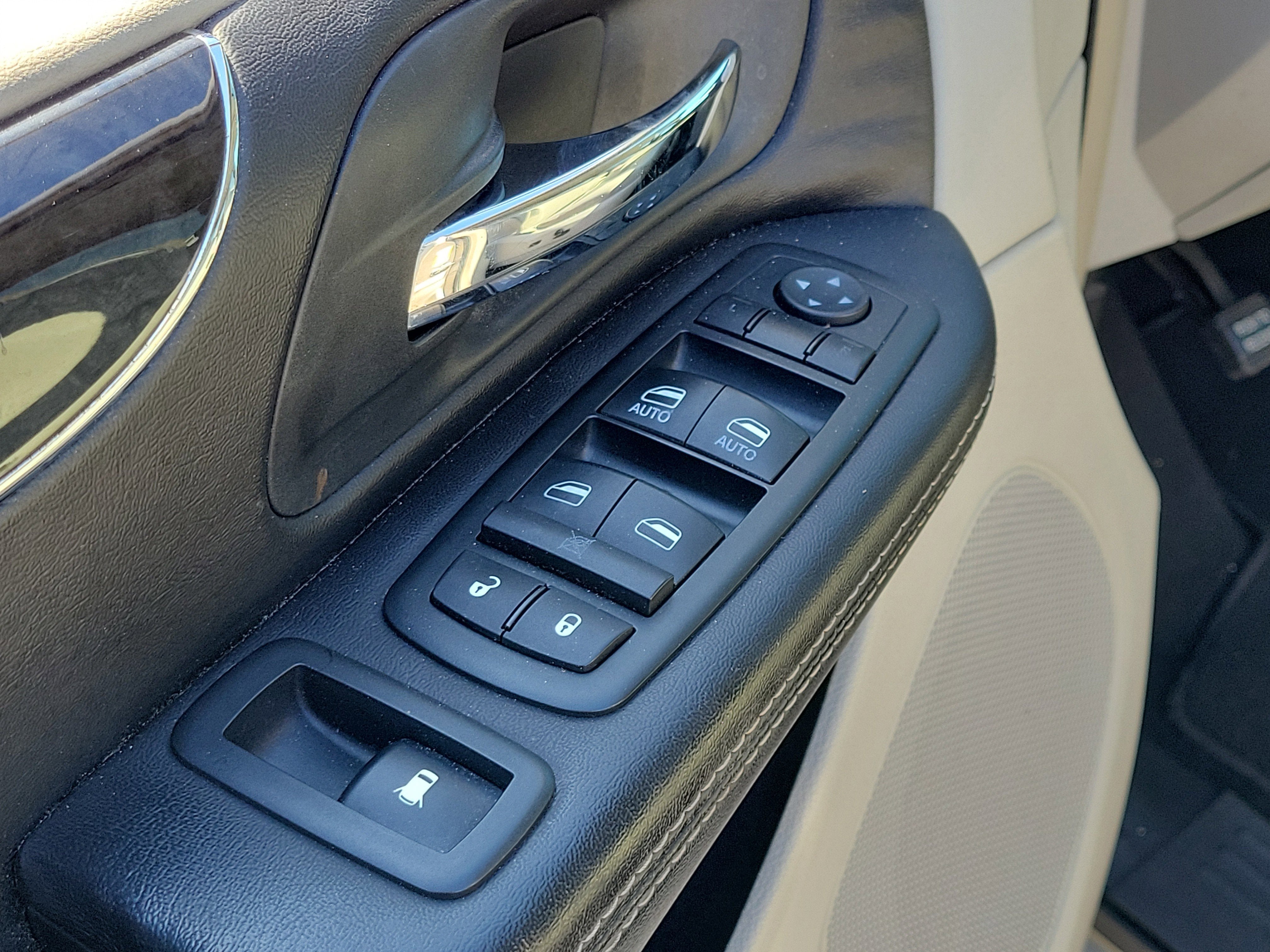 2013 Chrysler Town & Country Touring