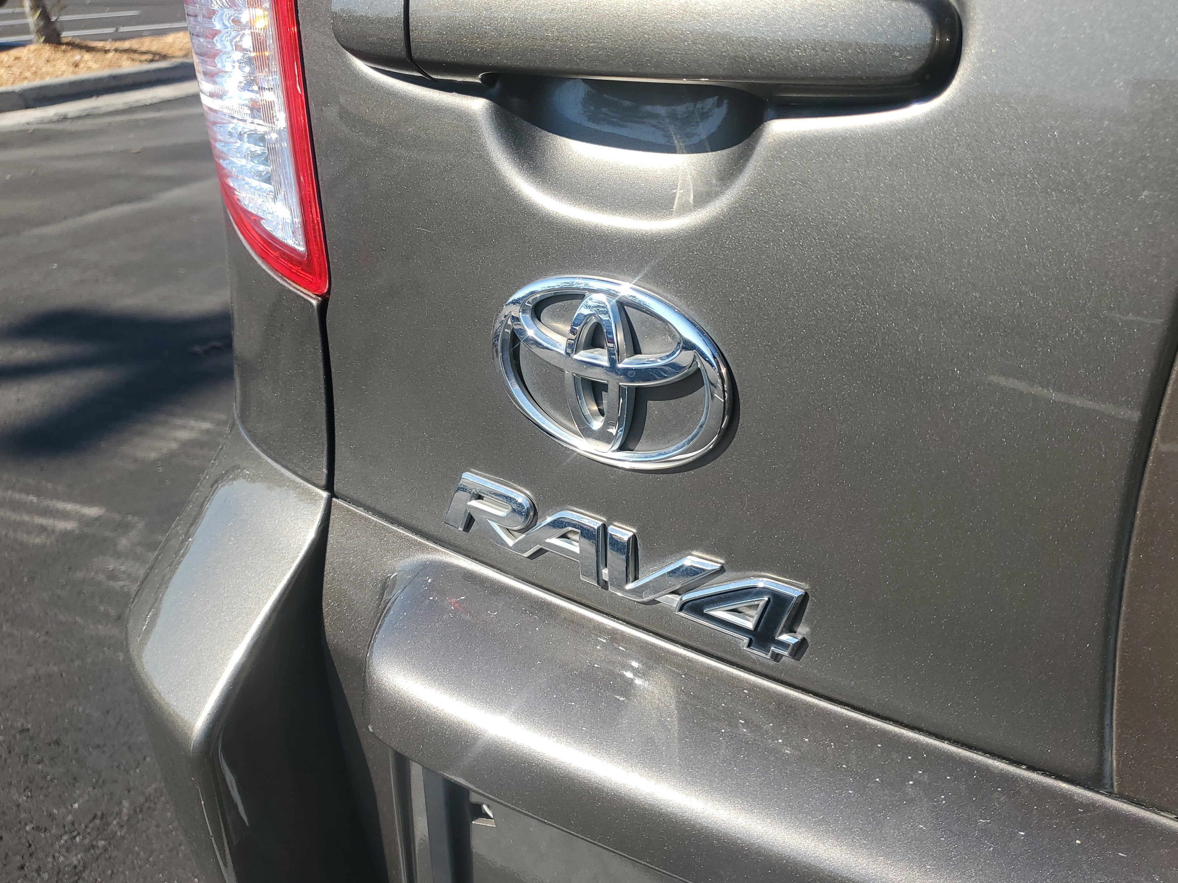 2011 Toyota RAV4 FWD 4dr 4-cyl 4-Spd AT (Natl)