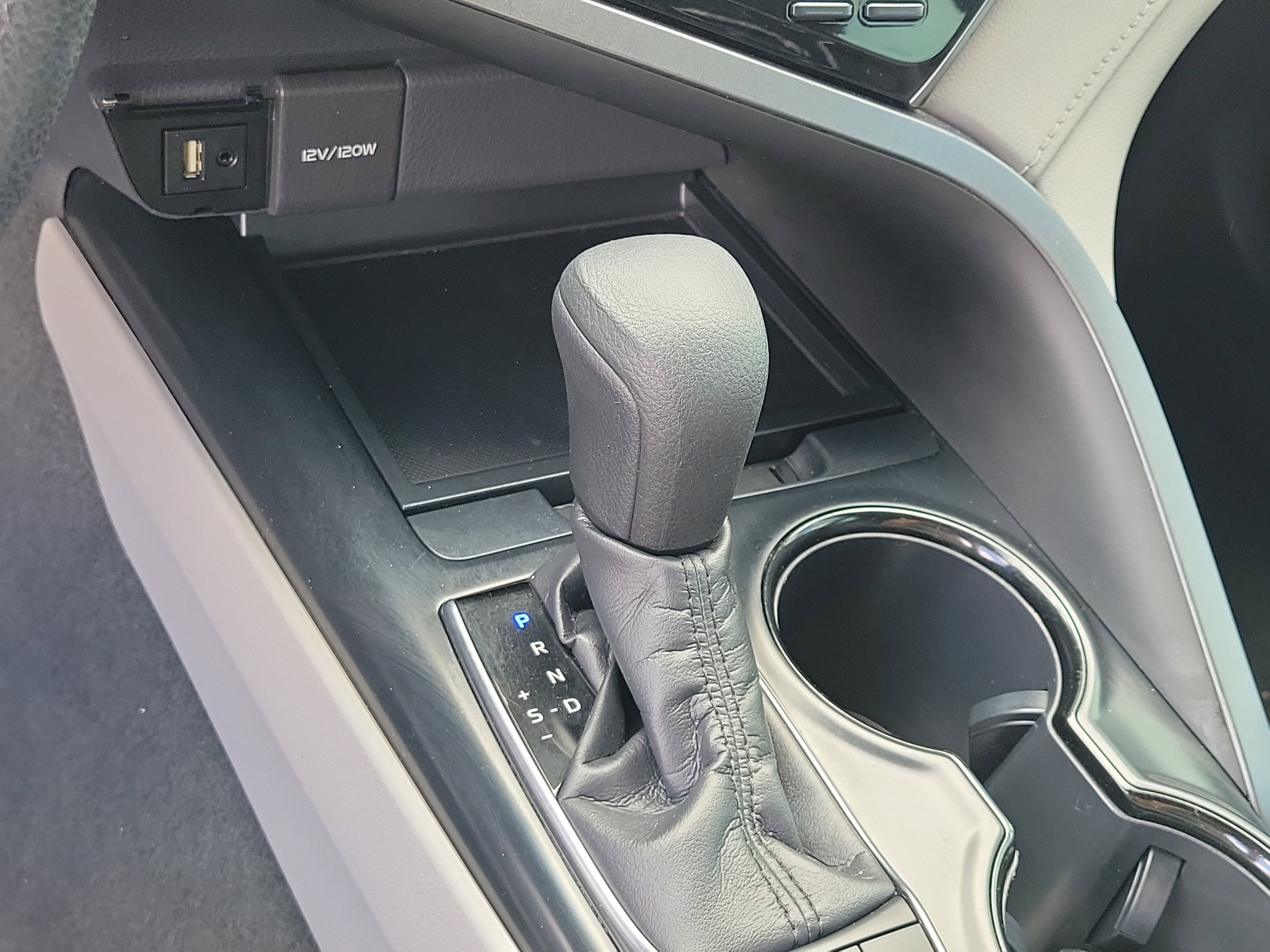 2019 Toyota Camry Hybrid LE