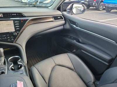 2020 Toyota Camry Hybrid XLE