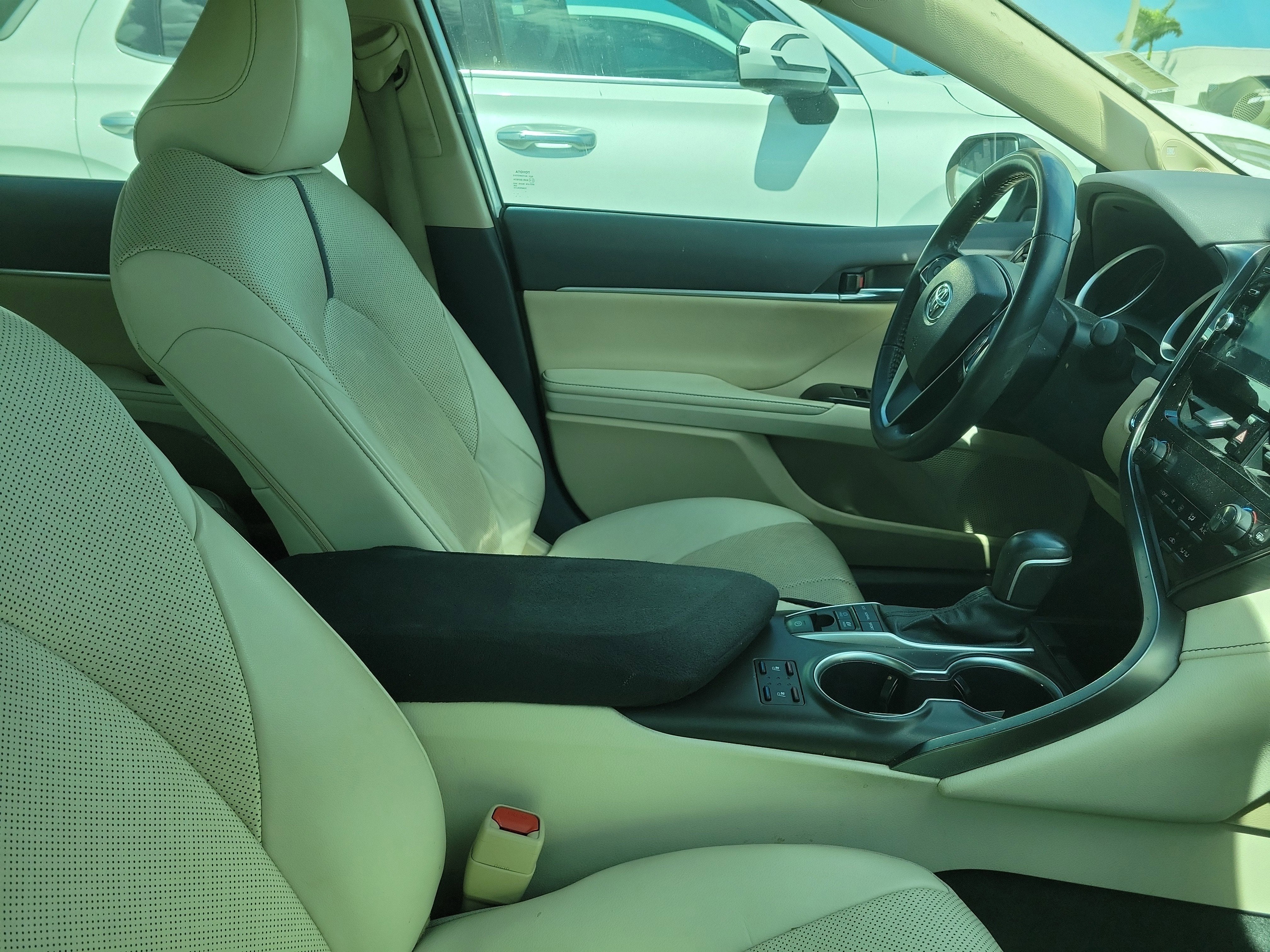 2022 Toyota Camry Hybrid XLE