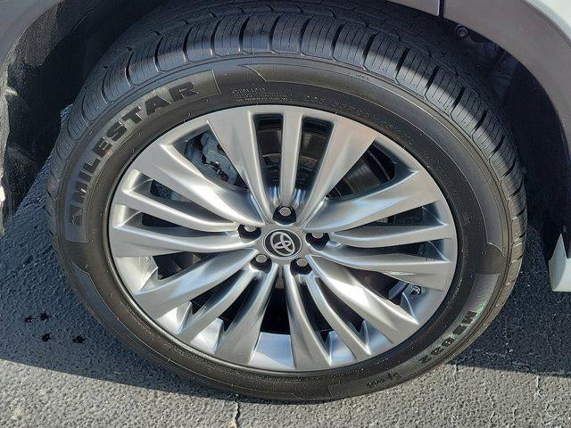 2023 Toyota Highlander Hybrid Platinum