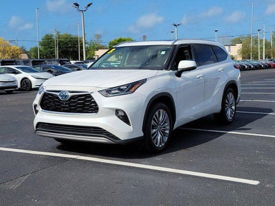 2023 Toyota Highlander Hybrid Platinum