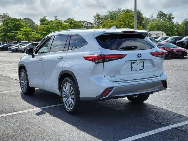 2023 Toyota Highlander Hybrid Platinum