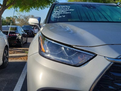 2022 Toyota Highlander Hybrid Platinum