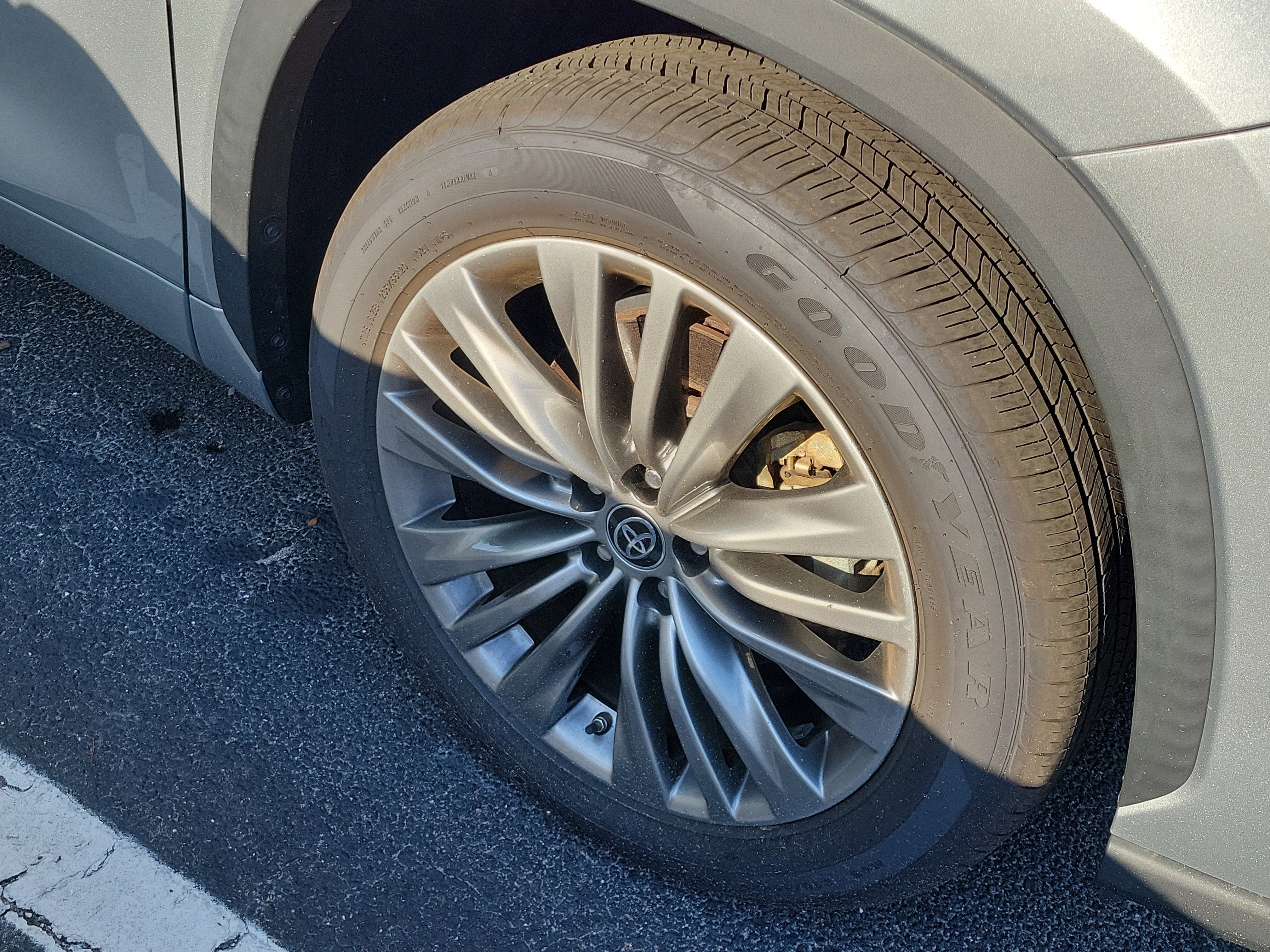 2022 Toyota Highlander Hybrid Platinum