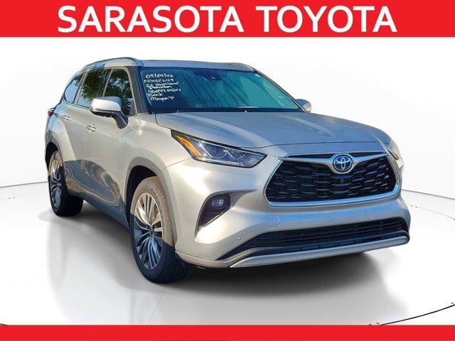 2022 Toyota Highlander Hybrid Platinum