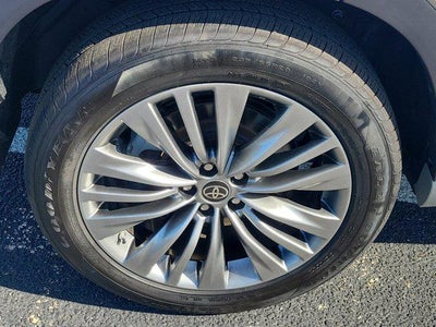 2022 Toyota Highlander Hybrid Platinum