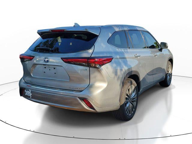 2022 Toyota Highlander Hybrid Platinum