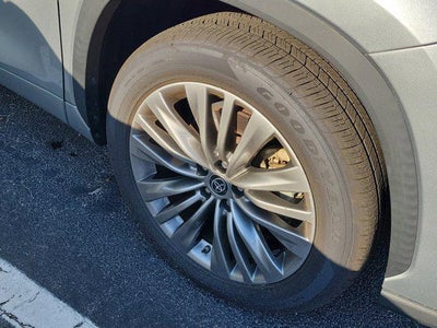 2022 Toyota Highlander Hybrid Platinum