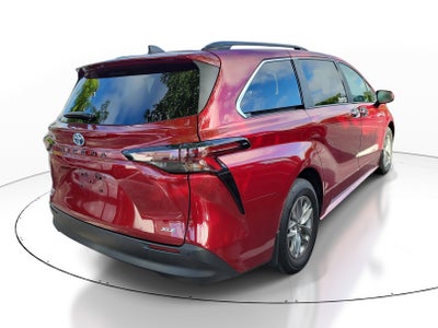 2025 Toyota Sienna XLE