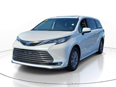 2023 Toyota Sienna XLE
