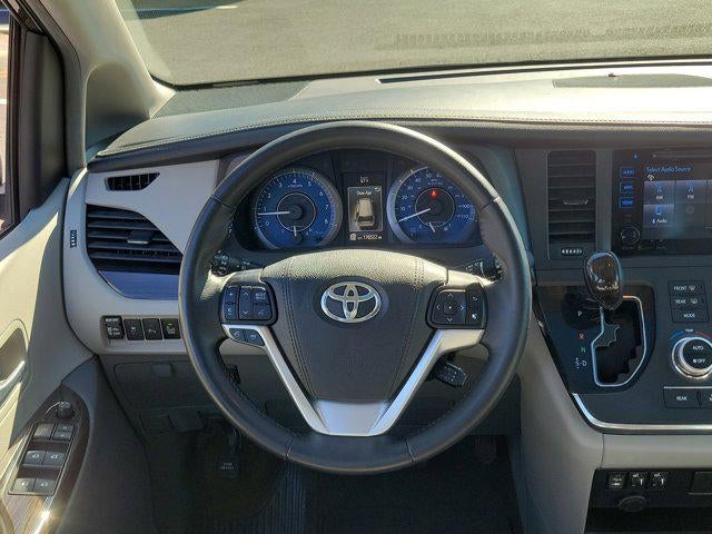 2017 Toyota Sienna XLE