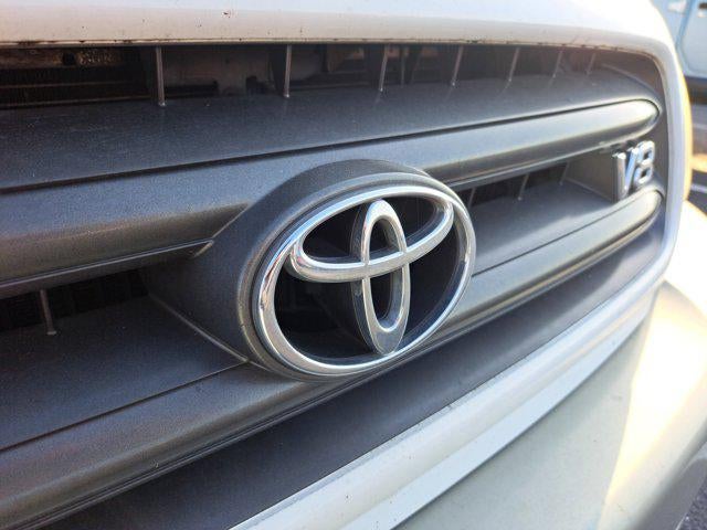 2004 Toyota Sequoia SR5