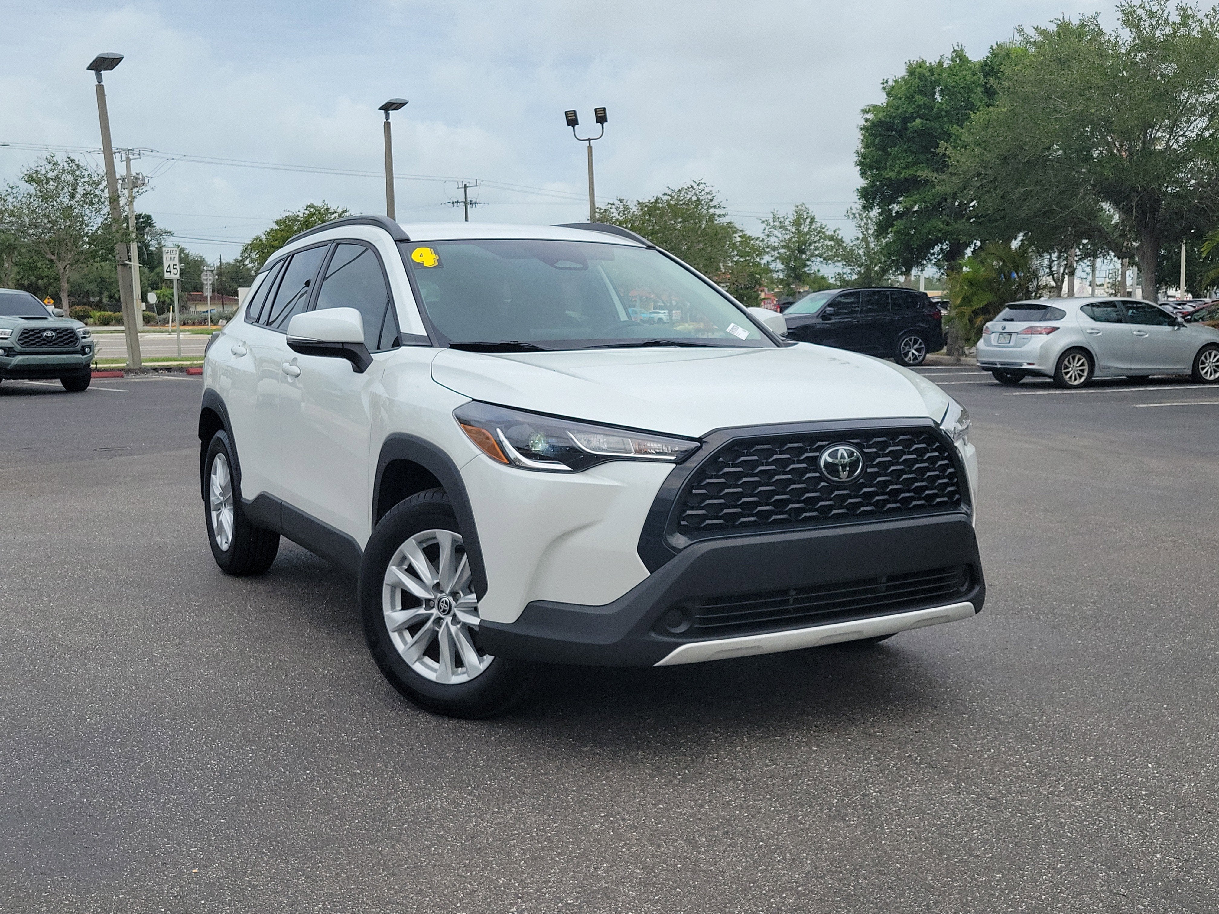 2024 Toyota Corolla Cross LE