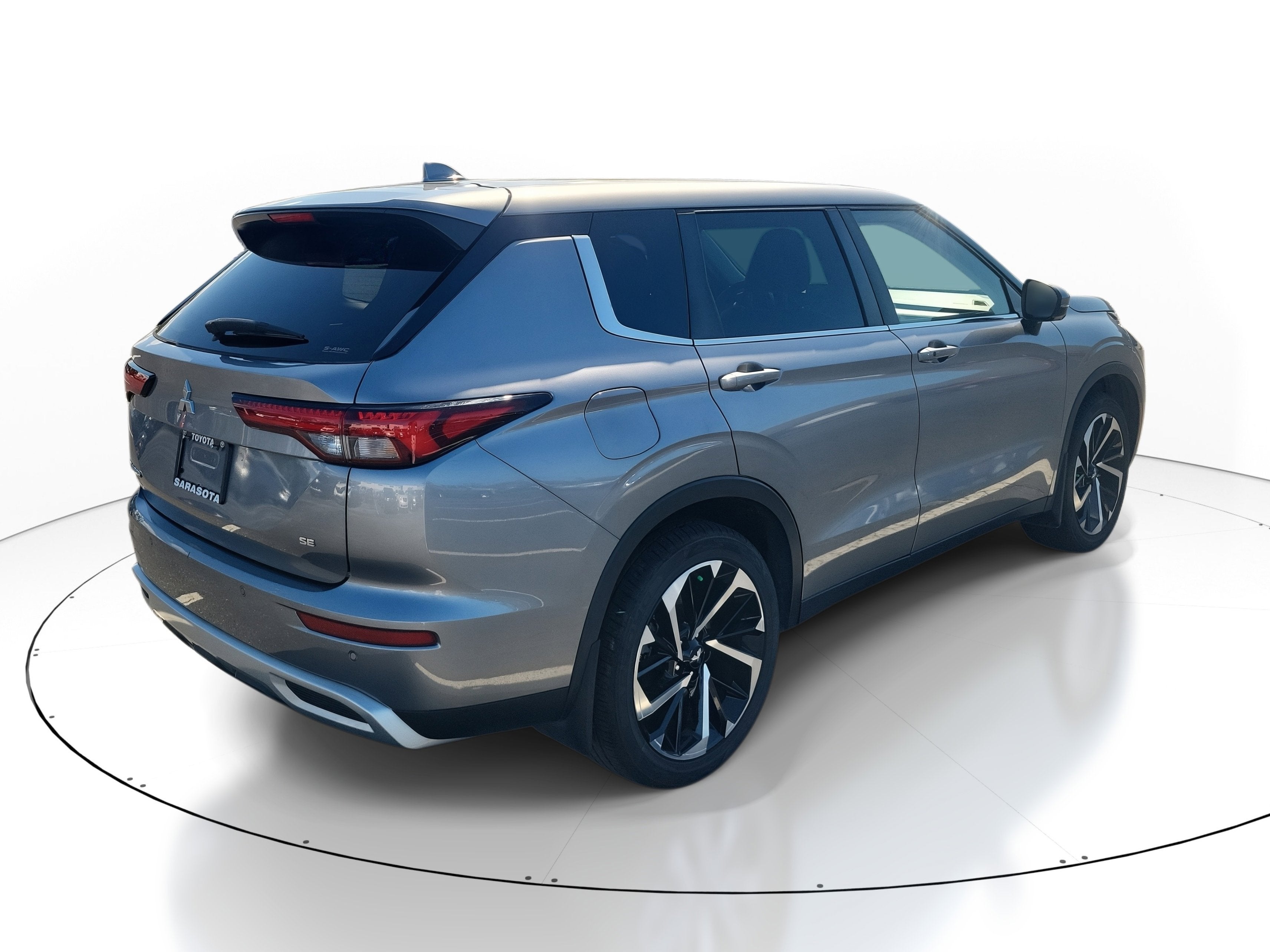 2023 Mitsubishi Outlander SE