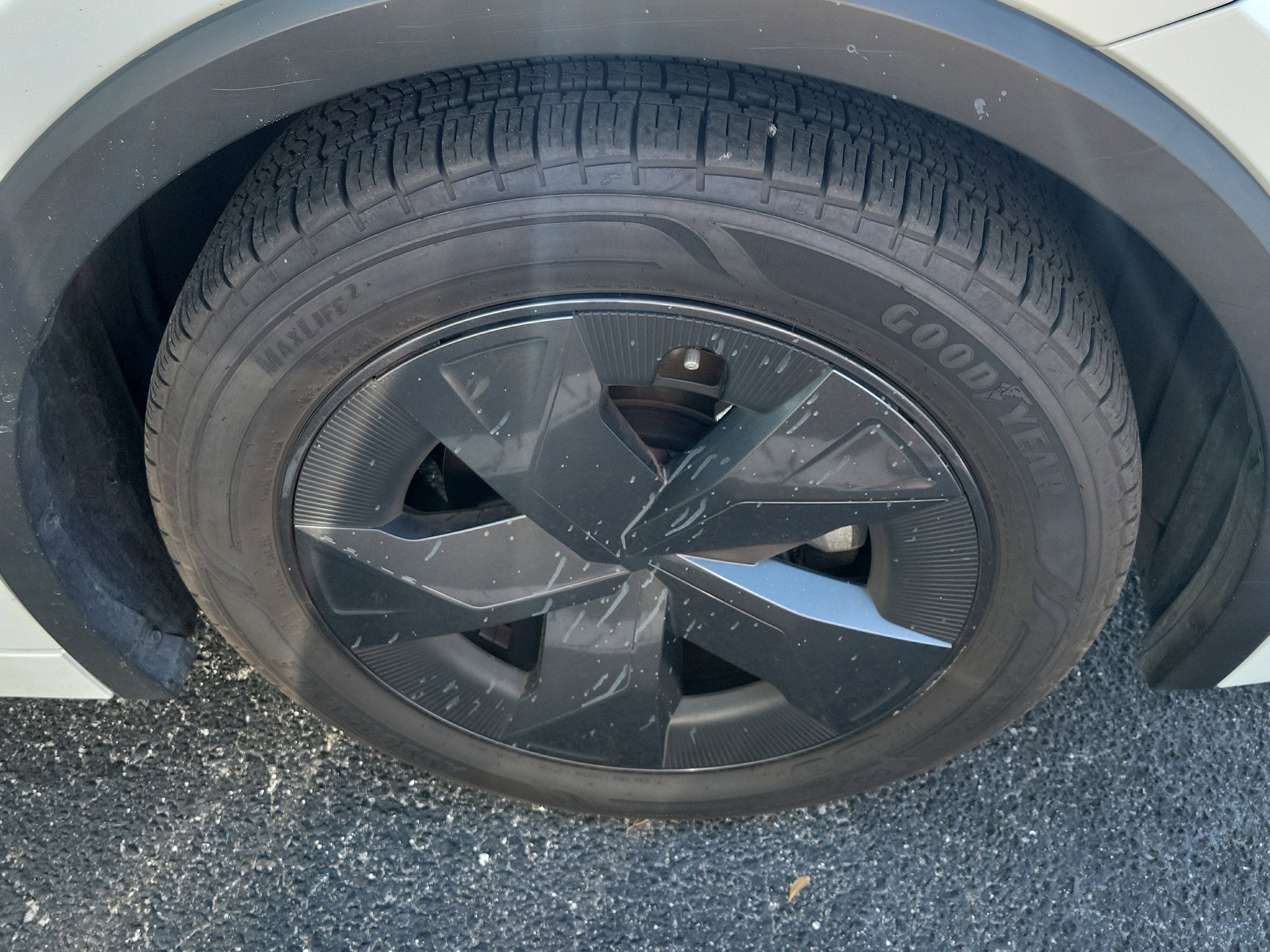 2023 Toyota Prius LE