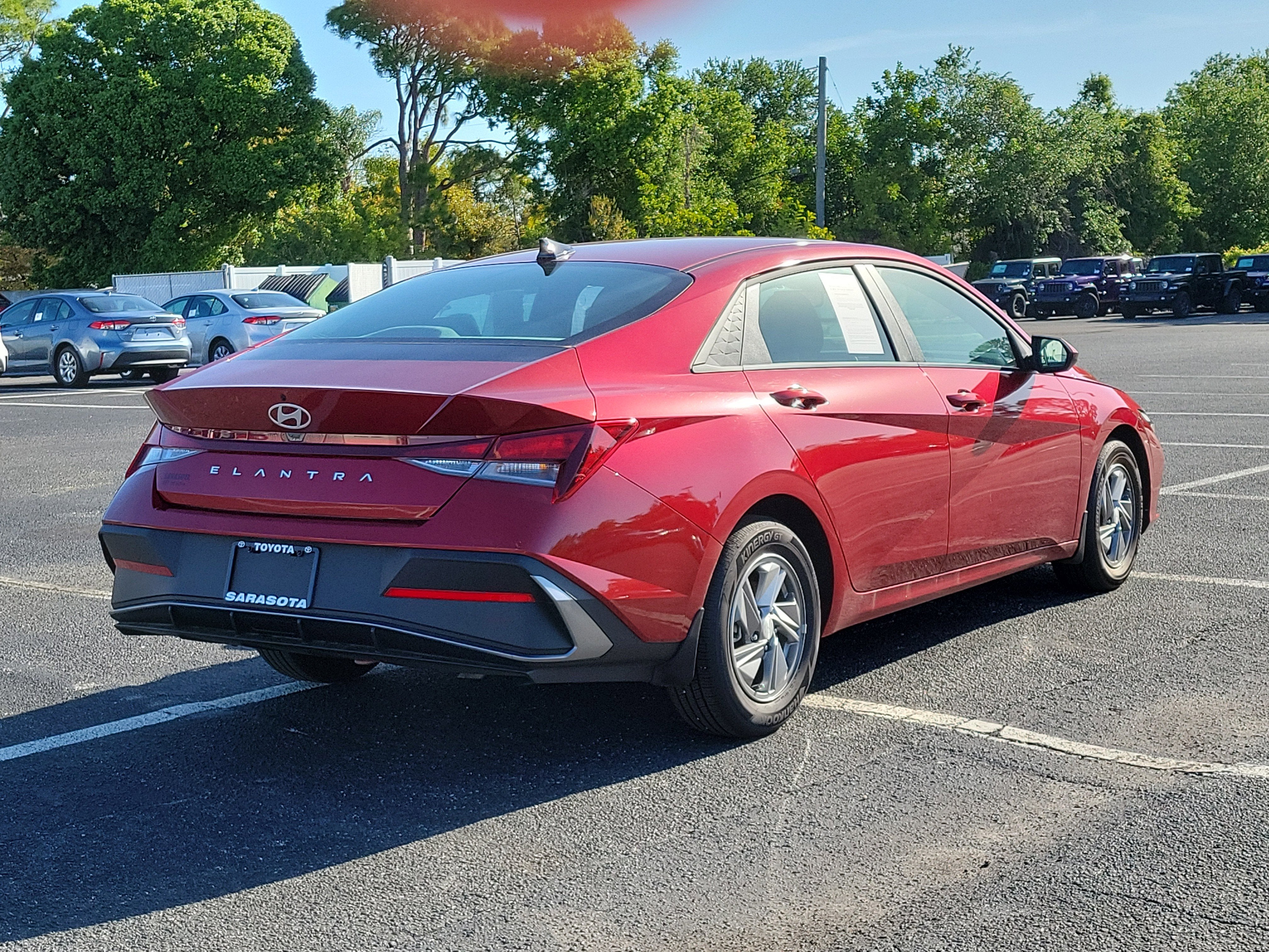 2025 Hyundai Elantra SE