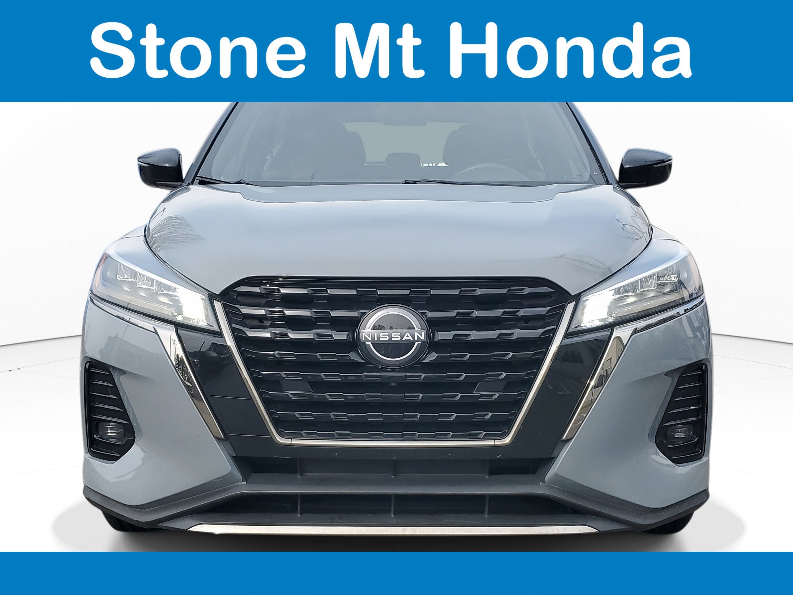 2022 Nissan Kicks SR