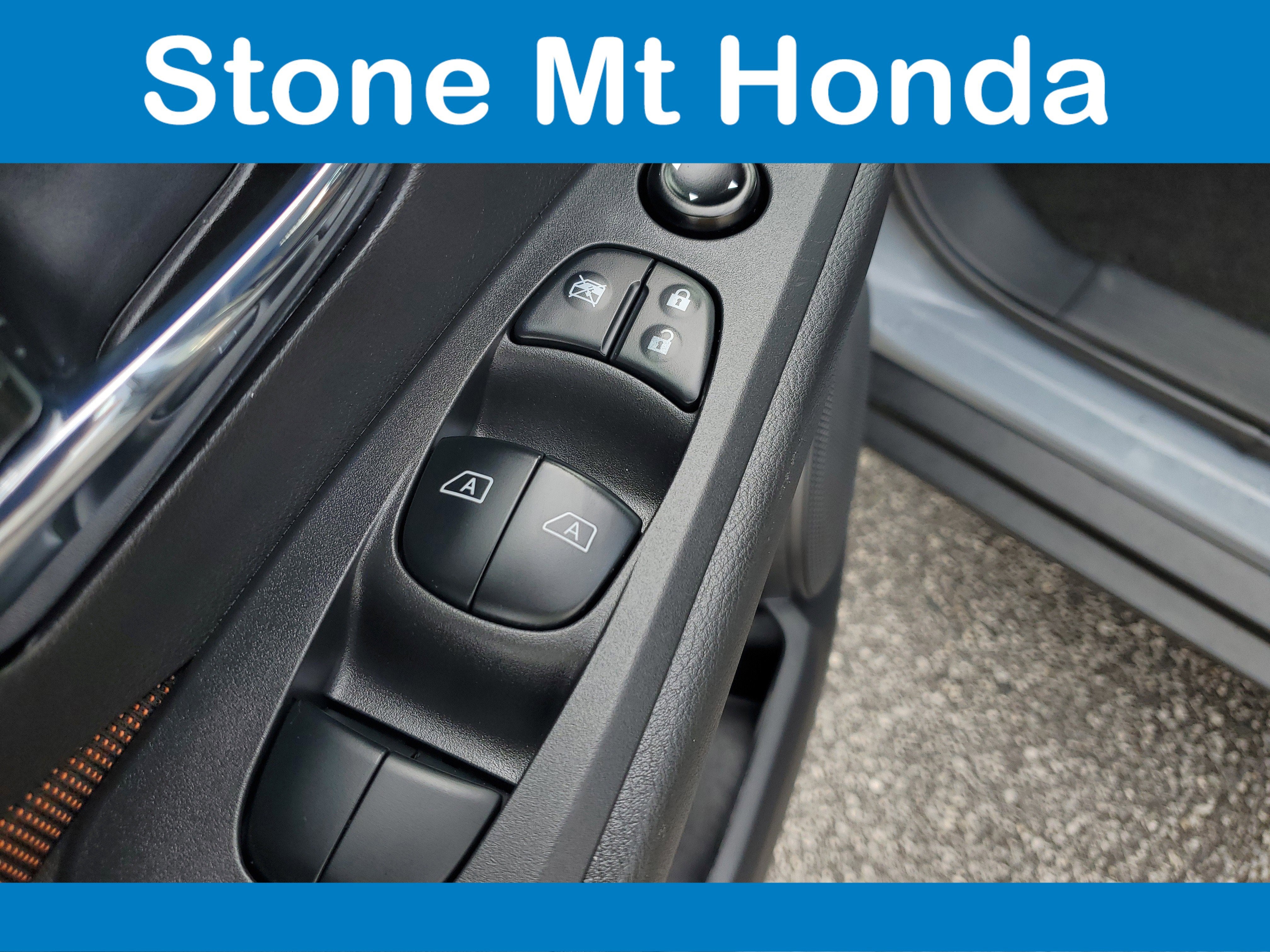 2022 Nissan Kicks SR