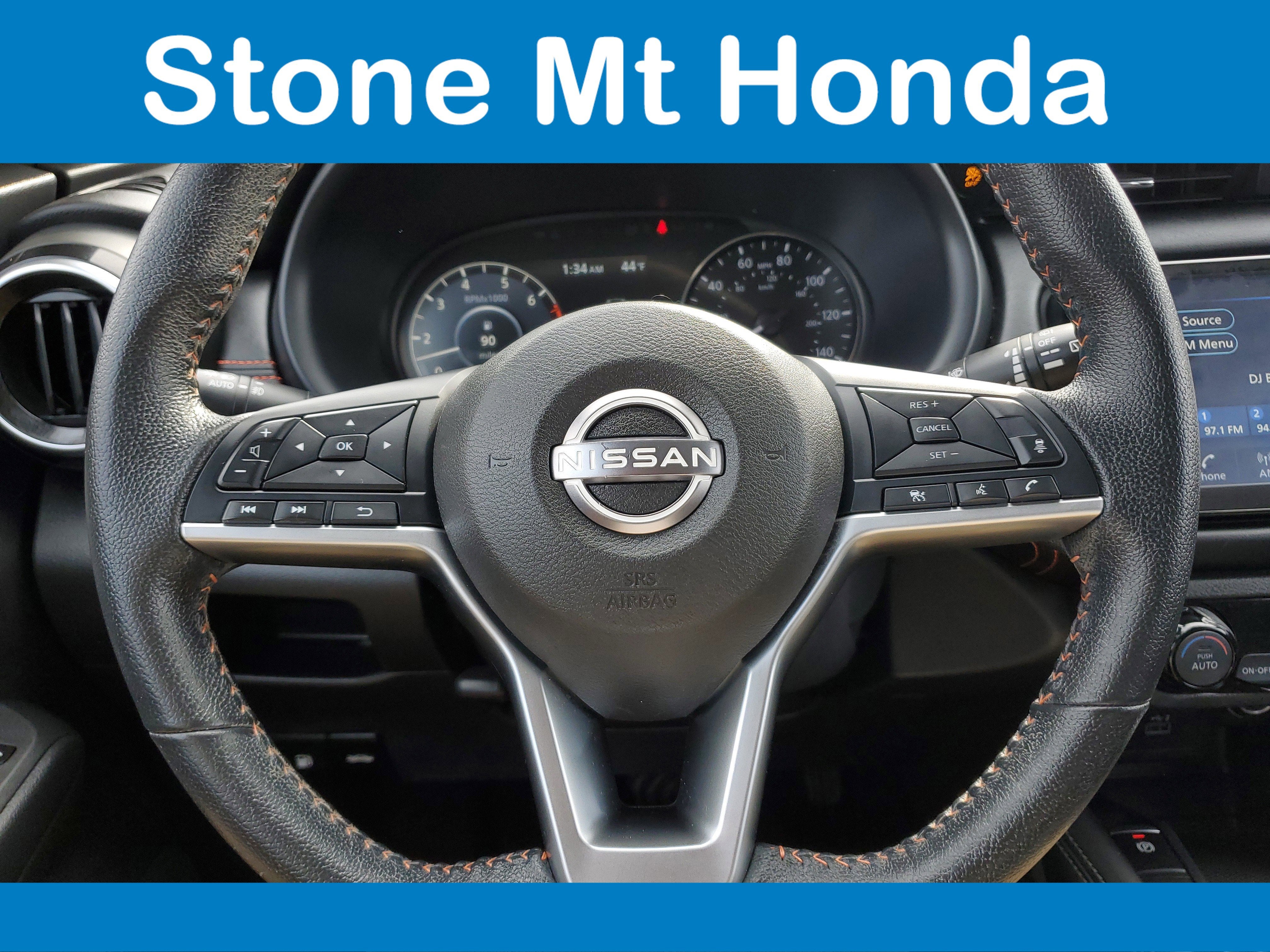 2022 Nissan Kicks SR