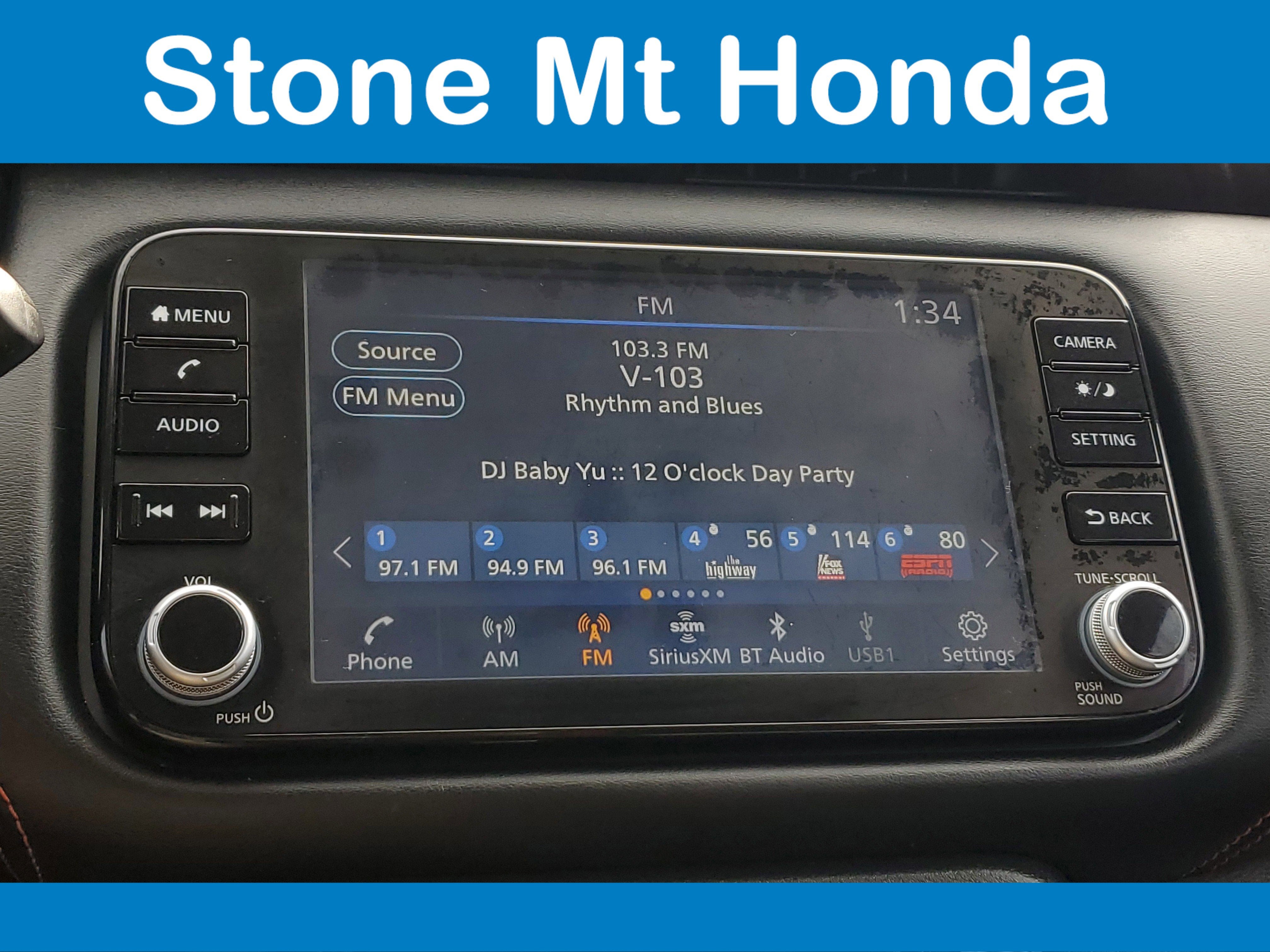 2022 Nissan Kicks SR