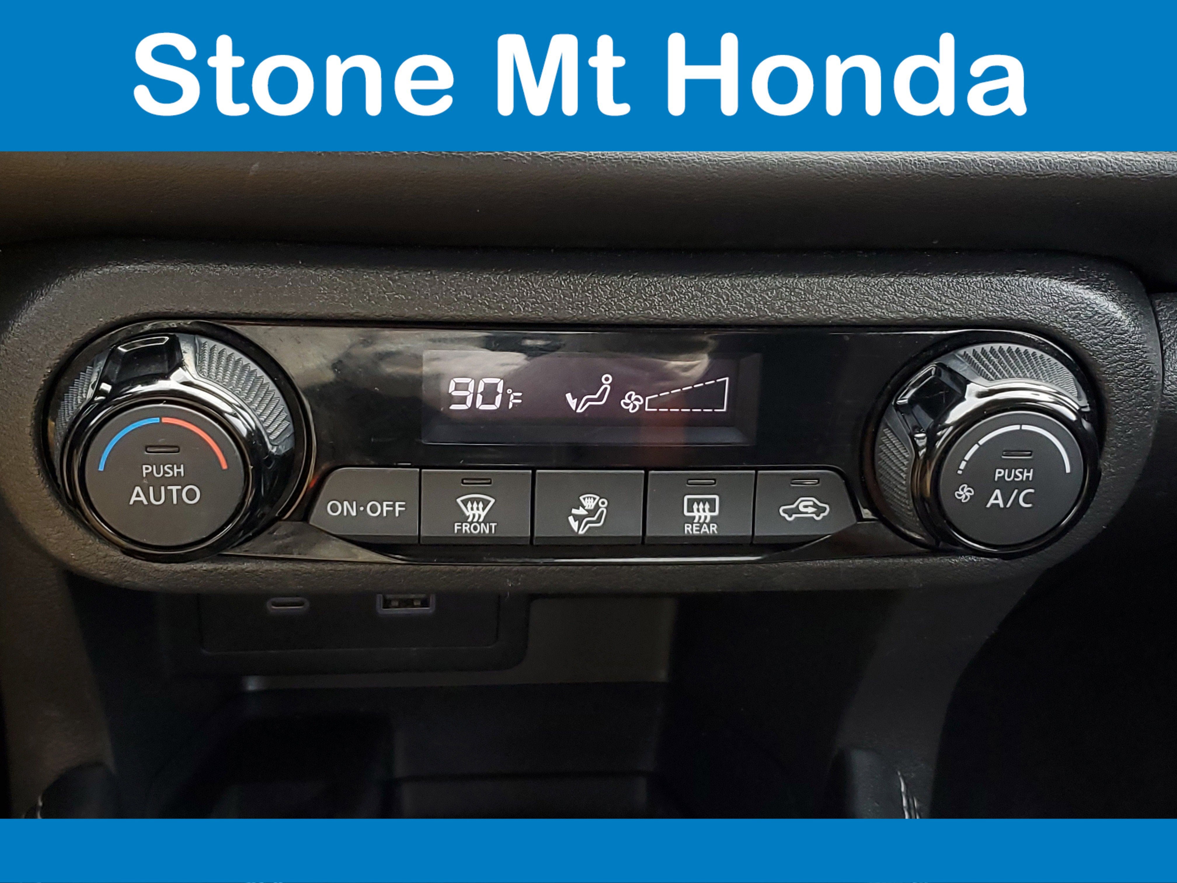 2022 Nissan Kicks SR