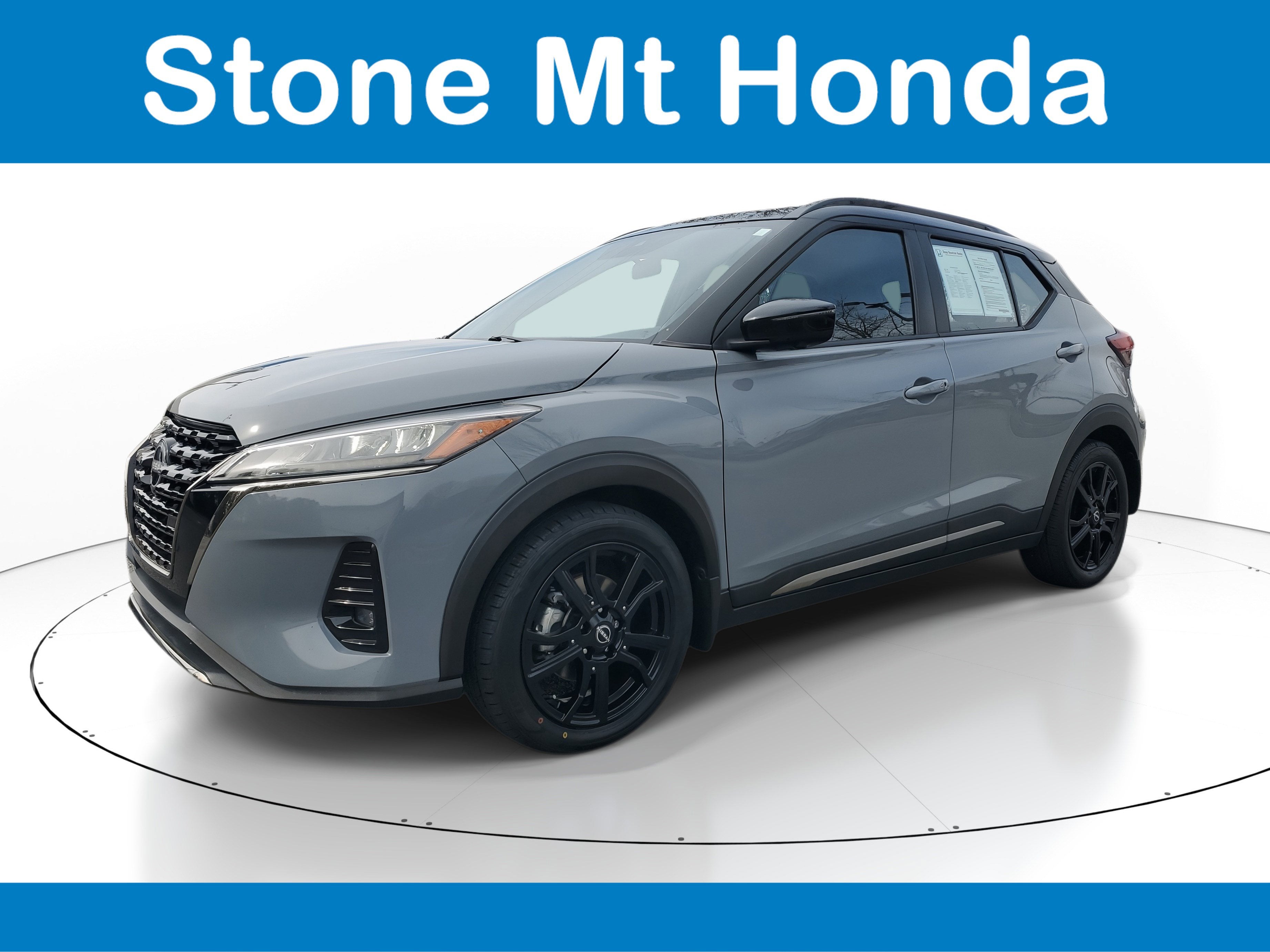 2022 Nissan Kicks SR