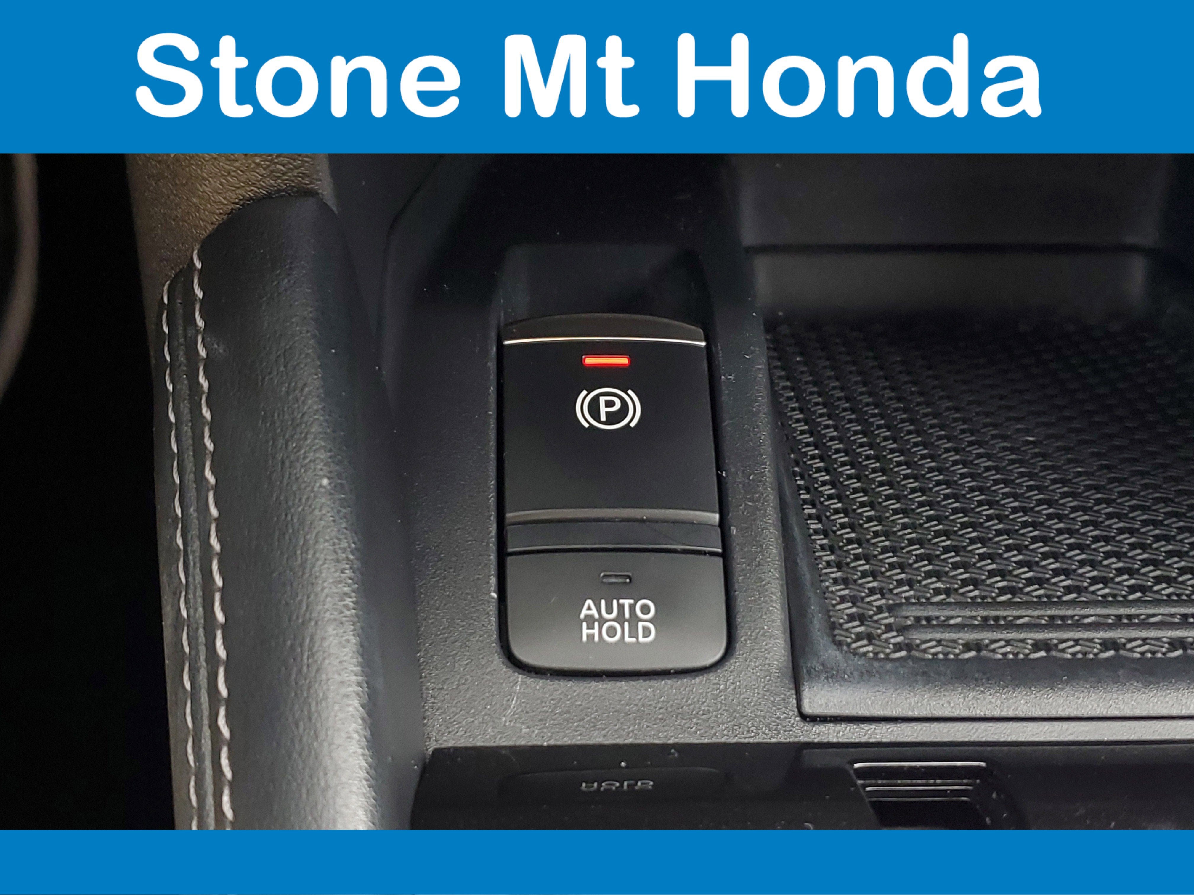 2022 Nissan Kicks SR