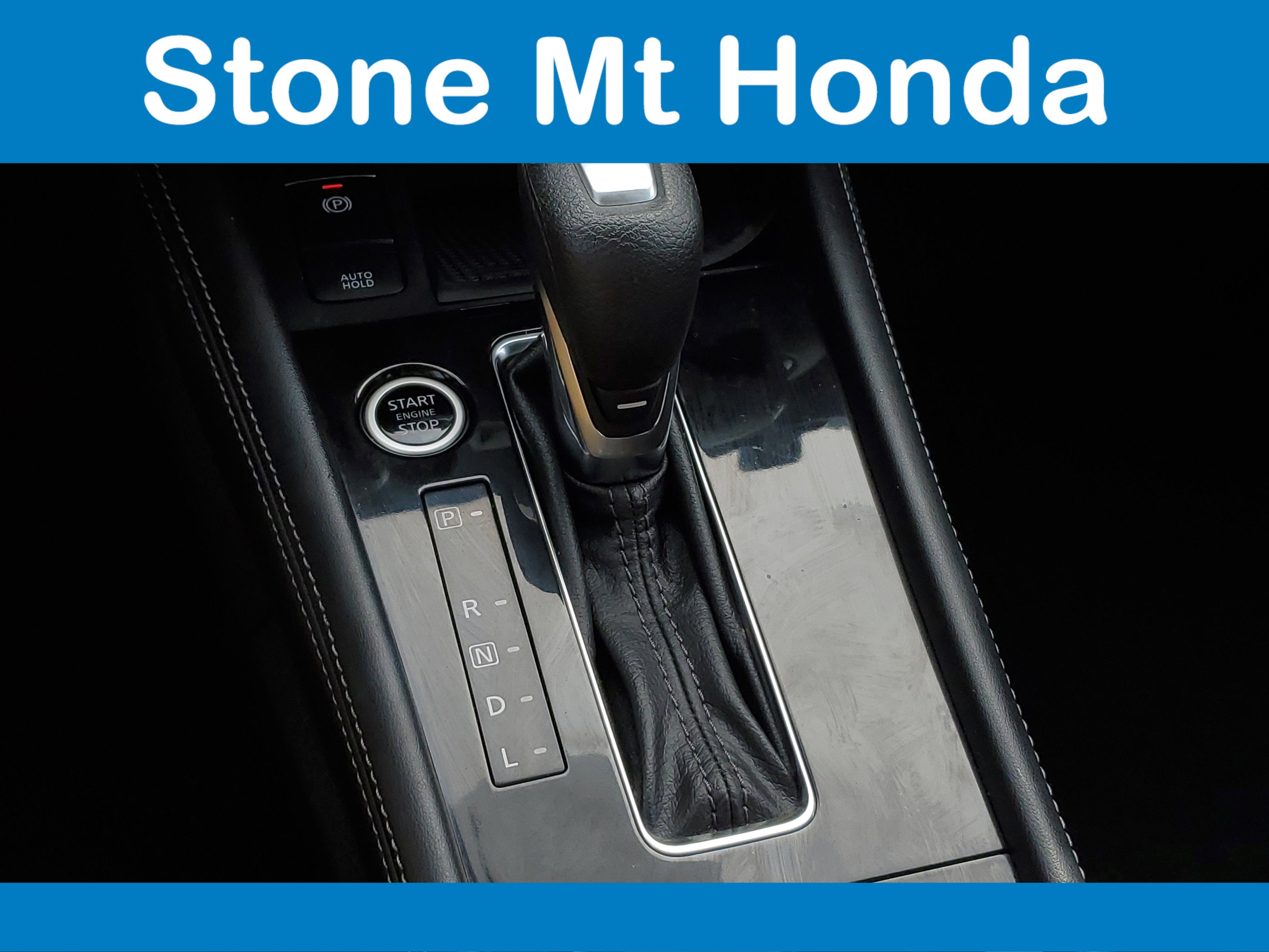 2022 Nissan Kicks SR