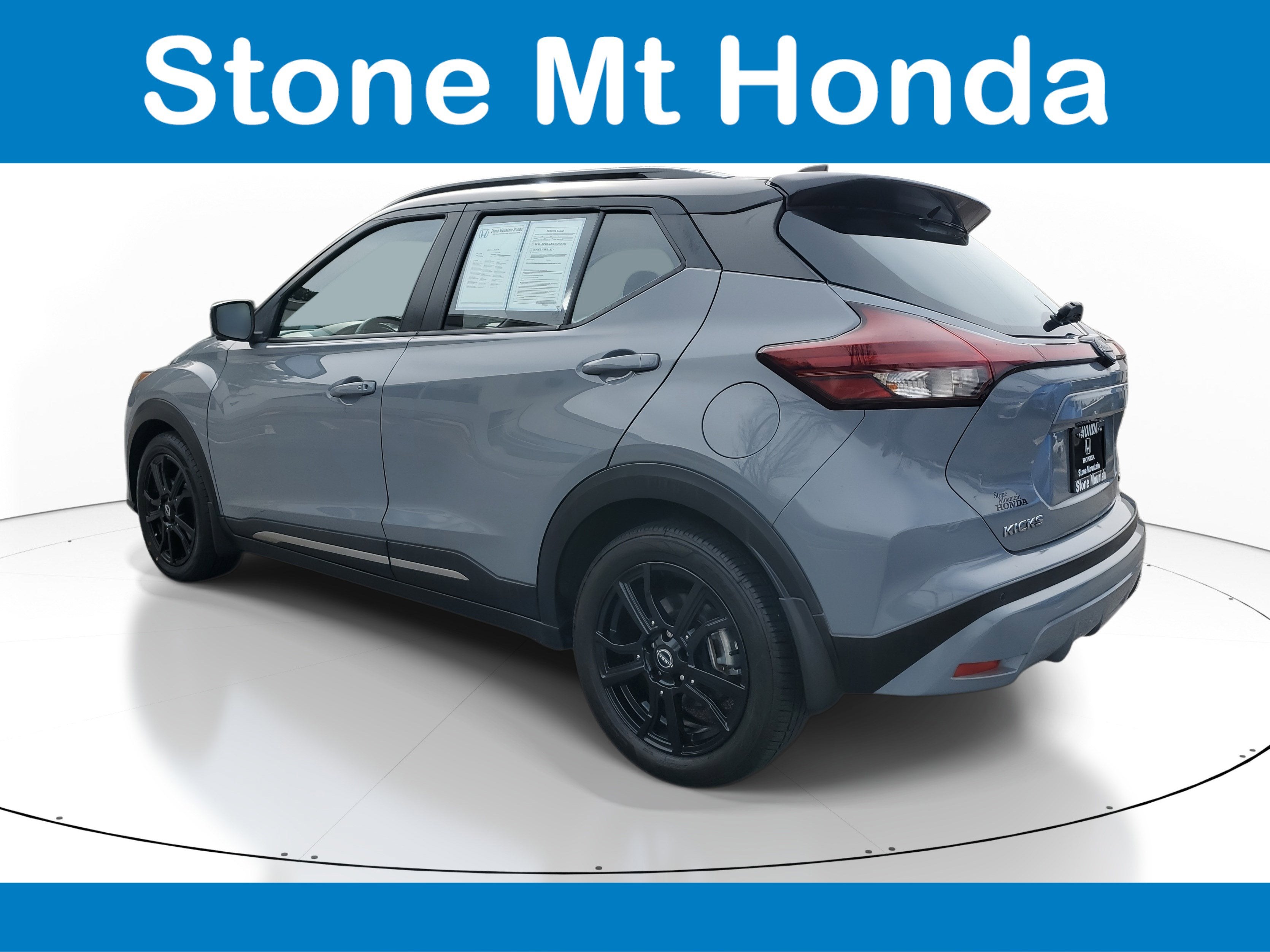 2022 Nissan Kicks SR