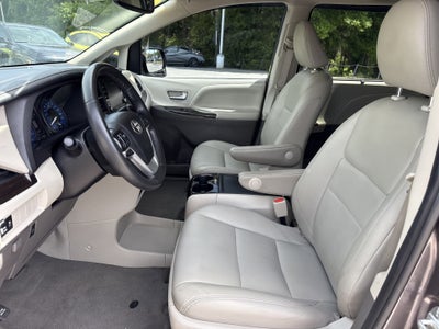 2020 Toyota Sienna XLE