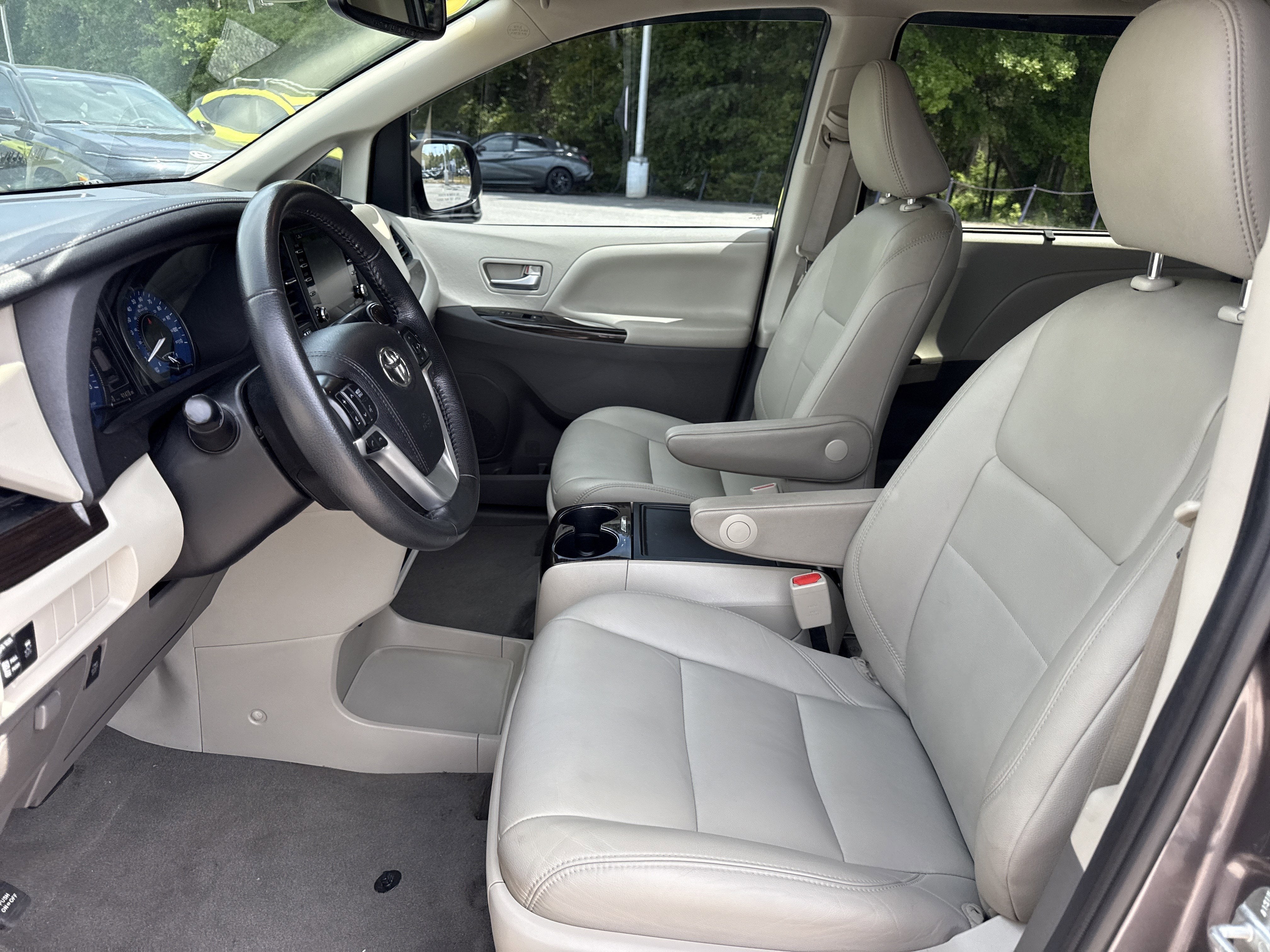 2020 Toyota Sienna XLE