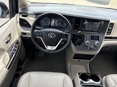 2020 Toyota Sienna XLE