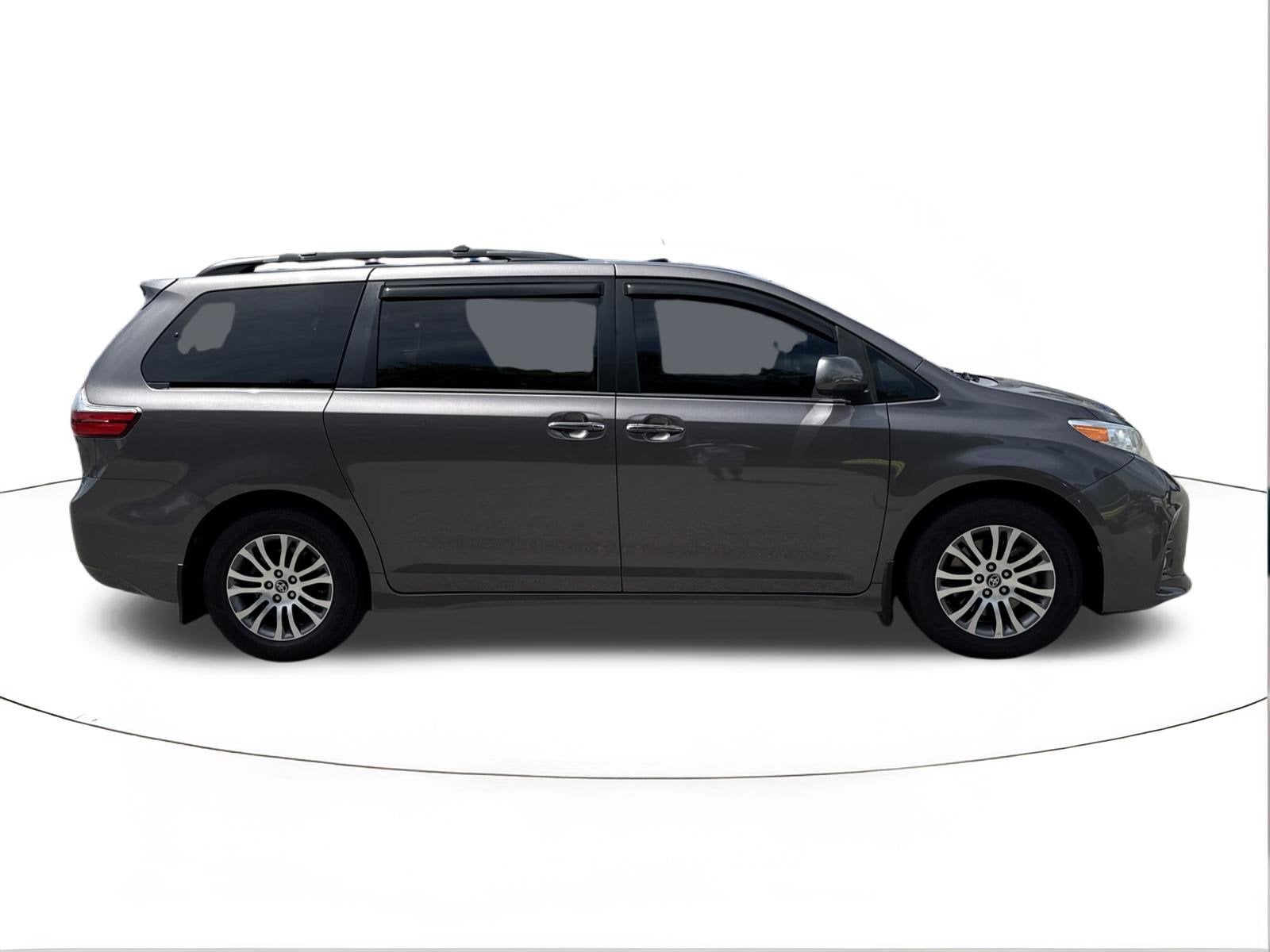 2020 Toyota Sienna XLE