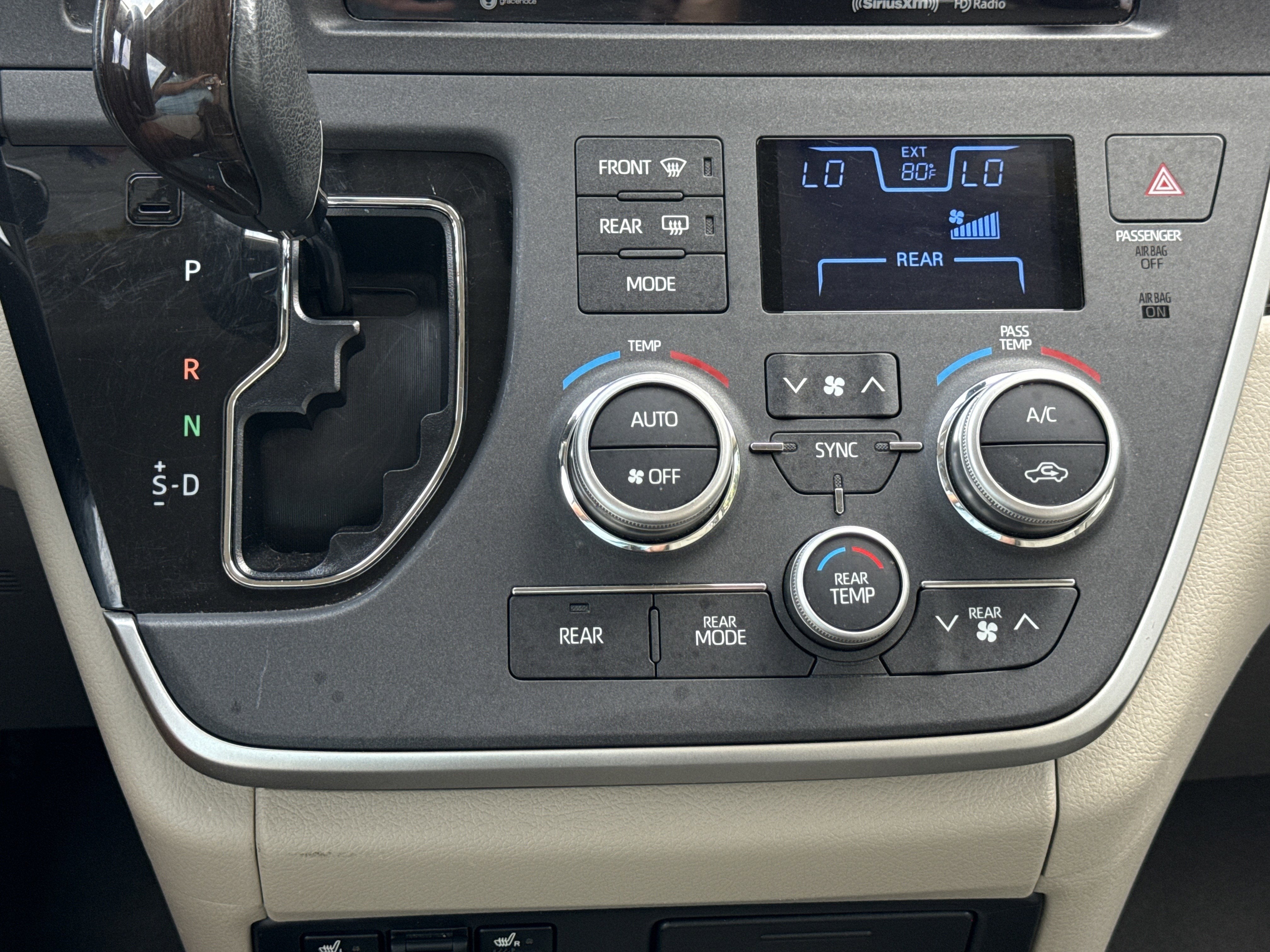 2020 Toyota Sienna XLE