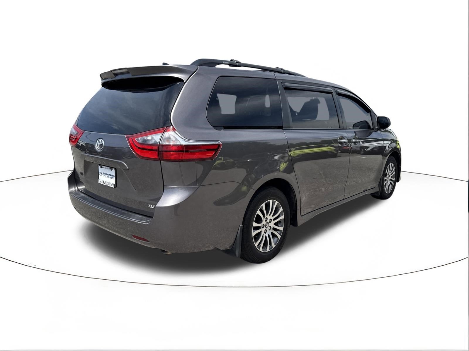 2020 Toyota Sienna XLE