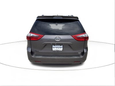 2020 Toyota Sienna XLE