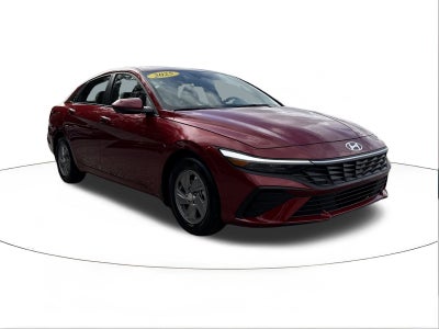 2025 Hyundai Elantra SE