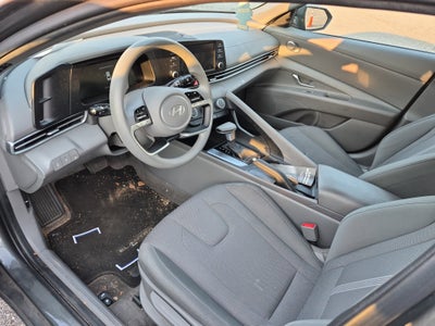 2025 Hyundai Elantra SE