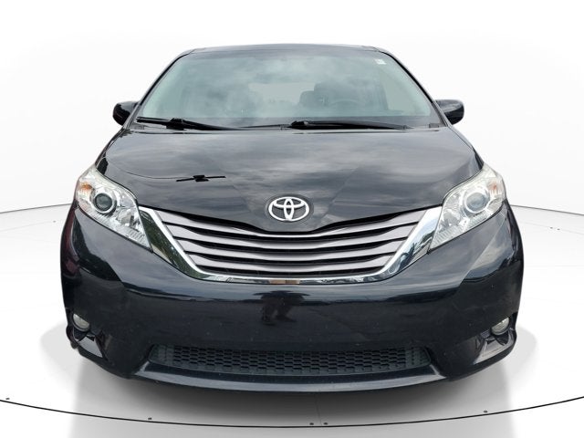 2017 Toyota Sienna XLE Auto Access Seat