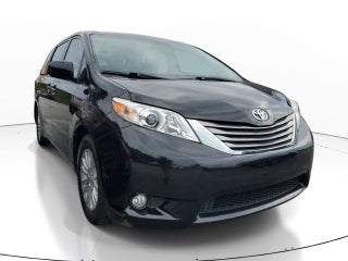 2017 Toyota Sienna XLE Auto Access Seat